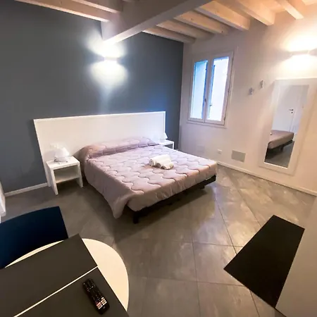 بيت ضيافة Le Stanze Di Gianmarmo - Via Marsala ميراندولا