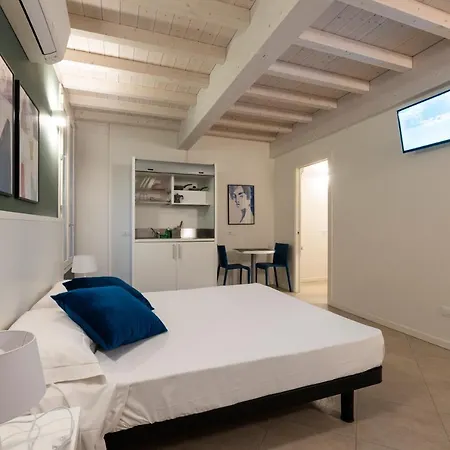 Le Stanze Di Gianmarmo - Via Marsala 3* מירנדולה