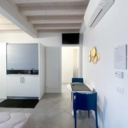 Le Stanze Di Gianmarmo - Via Marsala בית הארחה מירנדולה